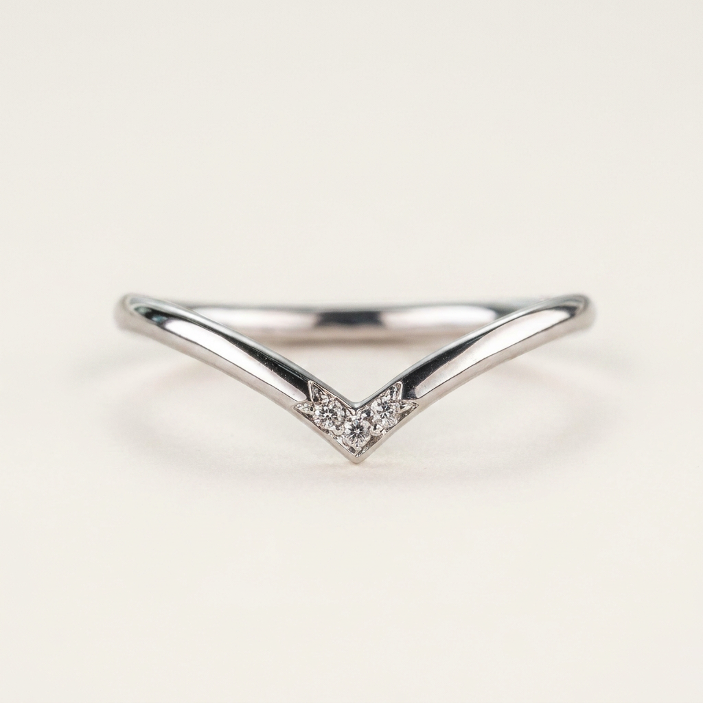 Moissanite 0.06 CT Round Cut Diamond Ring
