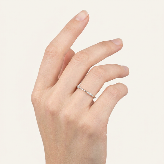 Moissanite 0.12 CT Round Cut Diamond Ring (V-Avantgarde)