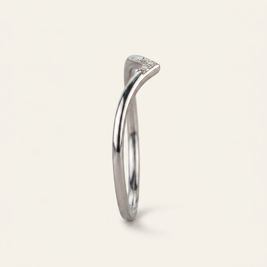 Moissanite 0.06 CT Round Cut Diamond Ring