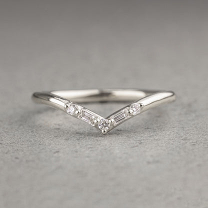 Moissanite 0.10CT Round Diamond Art Nouveau Anniversary Band