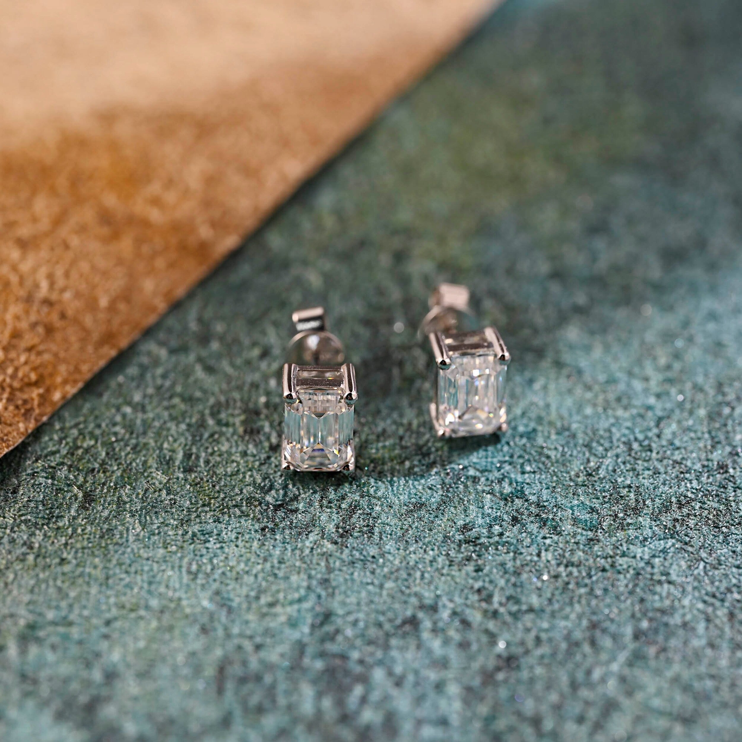 Moissanite 2.0CT Emerald Diamond Stud Earring