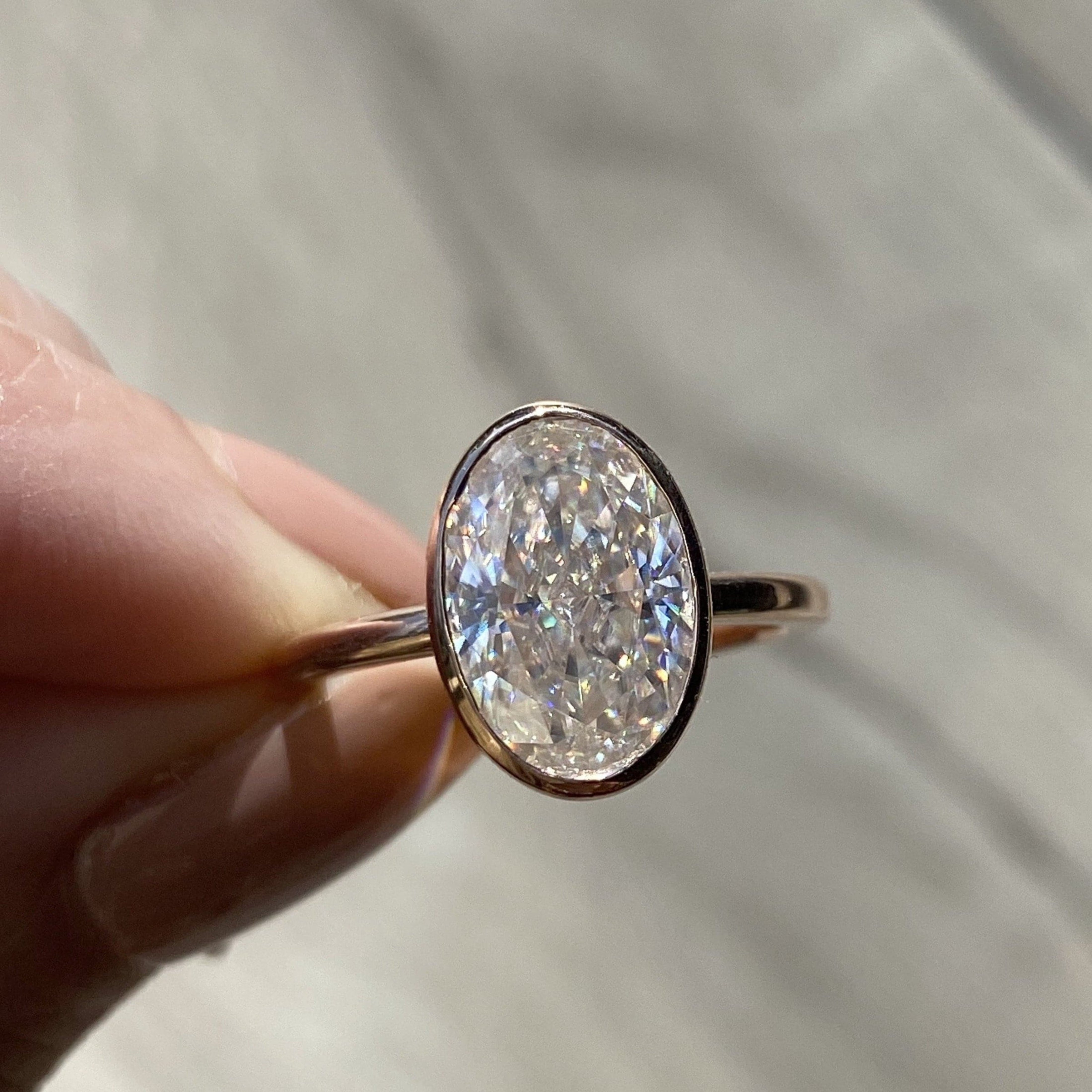 Moissanite 2.35CT oval hvid diamant art deco unik forlovelsesring med runde diamantlag | Håndlavet ring | Jubilæumsring