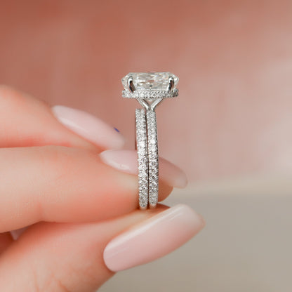 Moissanite 2.50 CT Oval Diamond Brutalist Anniversary Ring