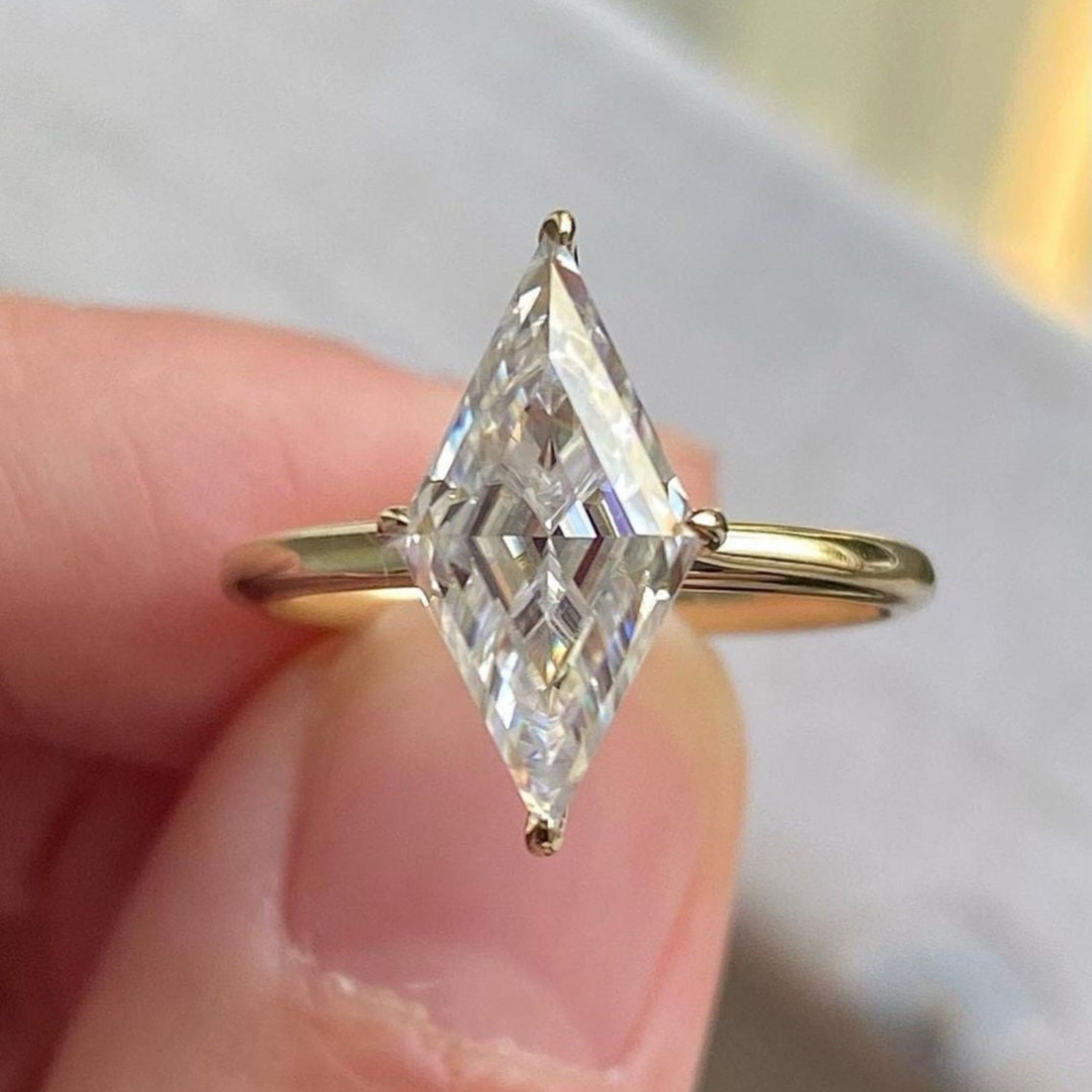 Moissanite 2.05CT Kite Step Cut Diamond Art Deco Unik Forlovelsesring | Håndlavet ring | Jubilæumsring