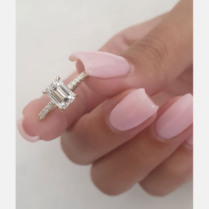 Moissanite 1.25CT Smaragd Diamant Avant Garde Jubileum Ring