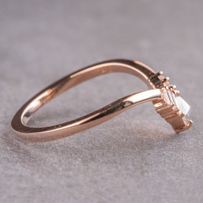 Natural Salt and Paper 0.34CT Kite Diamond Avant Garde Band