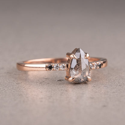 Naturlig salt og peber 1.90CT dragediamant Art Deco unik forlovelsesring | Håndlavet ring | Jubilæumsring