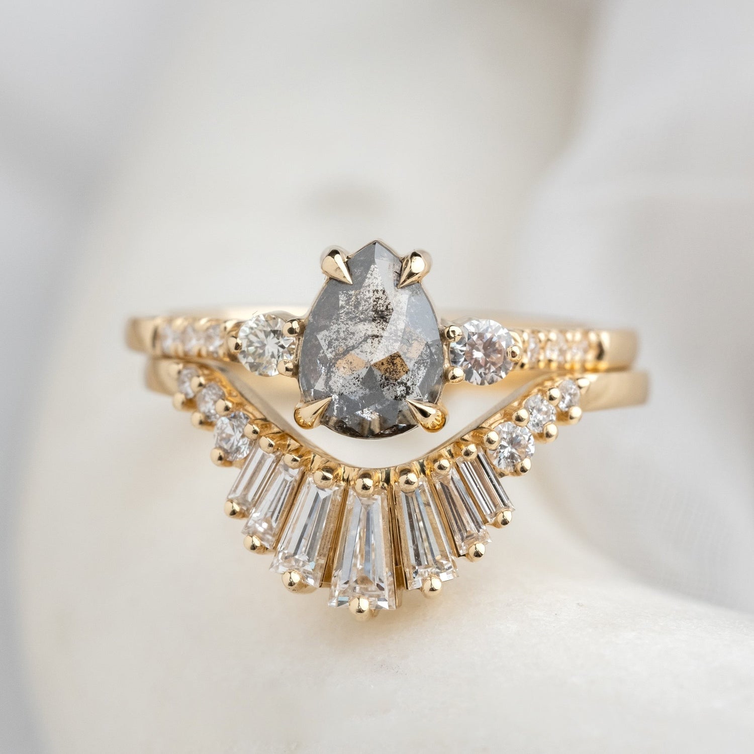 Natuurlijke zout- en peper 1.31CT peervormige diamanten Edwardiaanse trouwring