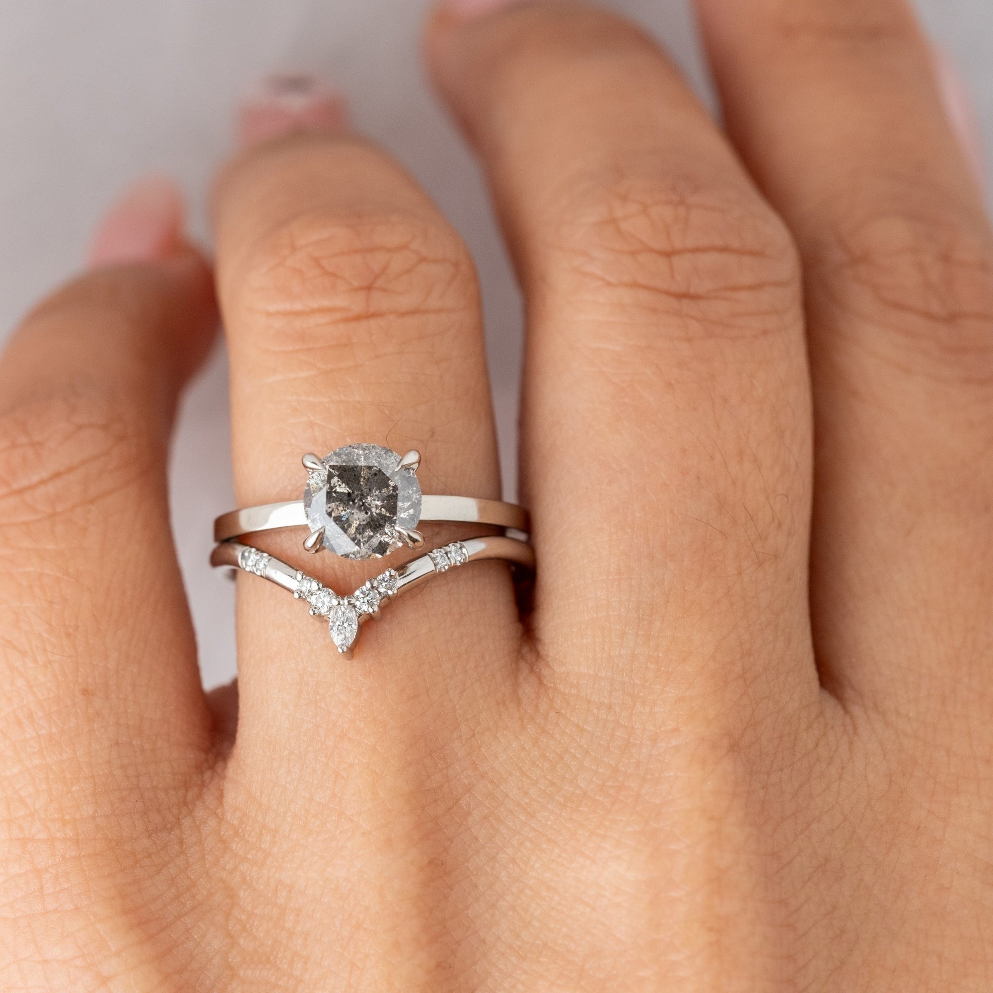 Natuurlijke zout- en peperring met ronde diamanten van 1,29 karaat, boho en hippie