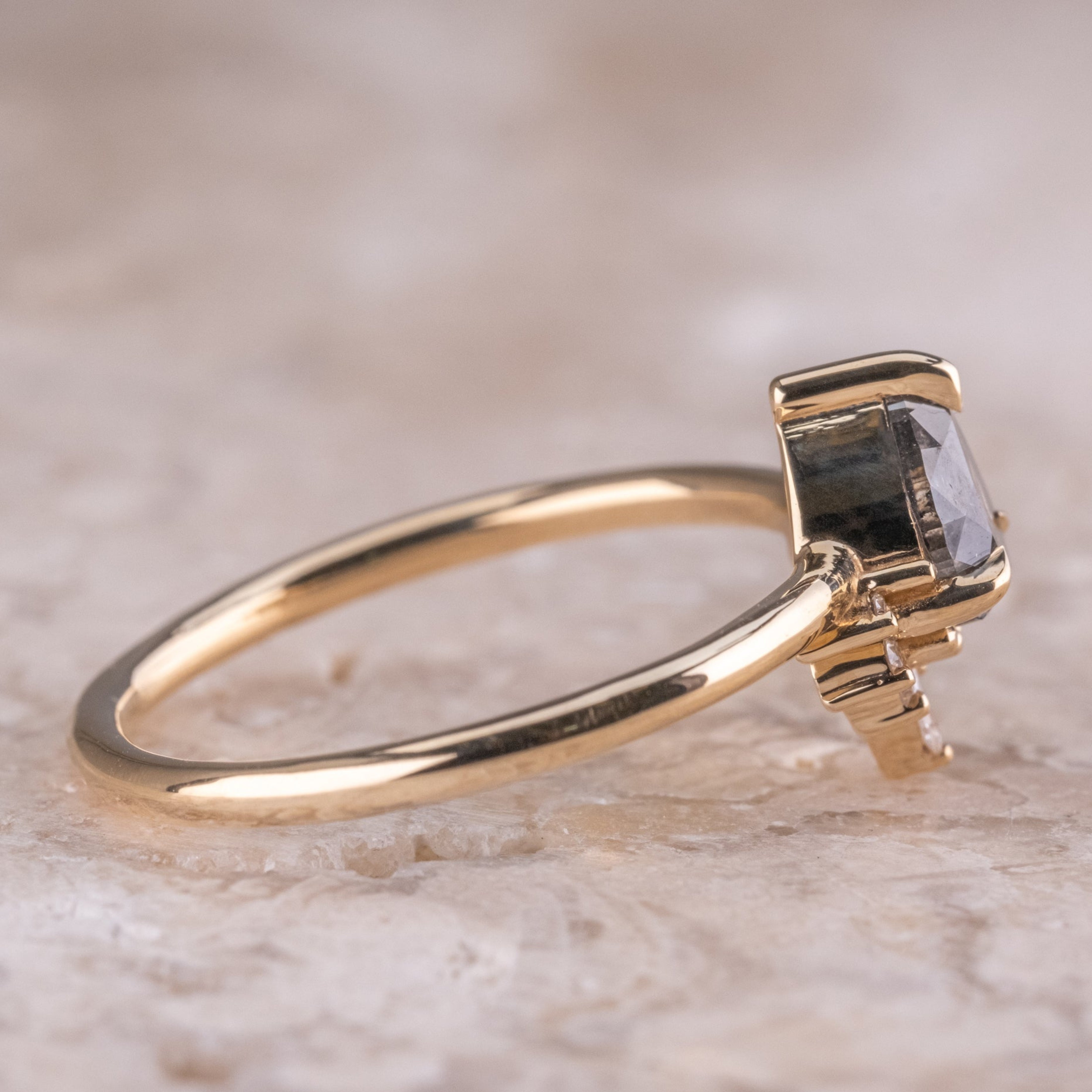 Naturlig salt og peber 1.90CT dragediamant Art Deco unik forlovelsesring | Håndlavet ring | Jubilæumsring