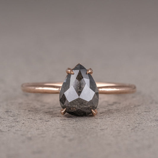 Naturlig salt og peber 1.90CT dragediamant Art Deco unik forlovelsesring | Håndlavet ring | Jubilæumsring